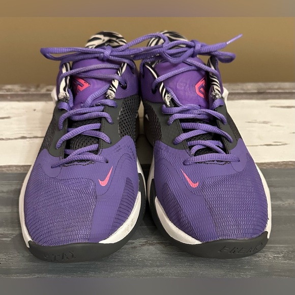 Nike Men’s Giannis Zoom Freak 4  “Lightning” -  Size 8 - Picture 2 of 8